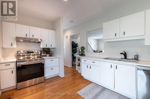 5 Edith St, London, ON - Indoor Photo Showing Kitchen
