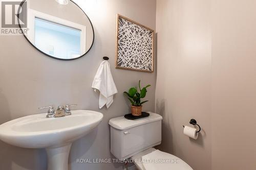 5 Edith St, London, ON - Indoor Photo Showing Bathroom