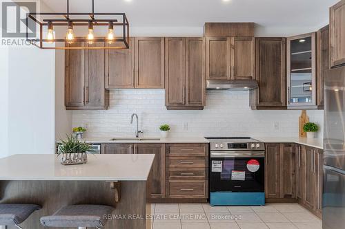 #48 -30 Times Square Blvd, Hamilton, ON - Indoor Photo Showing Kitchen With Upgraded Kitchen