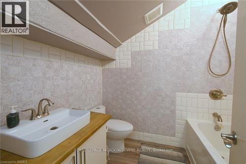 36 Dumfries Street, Brant, ON - Indoor Photo Showing Bathroom