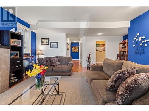 1576 Holden Road, Penticton, BC - Indoor Photo Showing Living Room