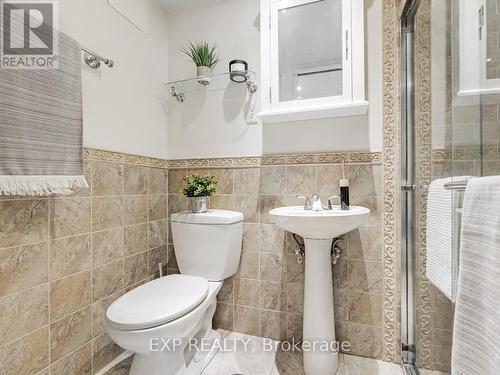 9 Humbercrest Pt, Toronto, ON - Indoor Photo Showing Bathroom