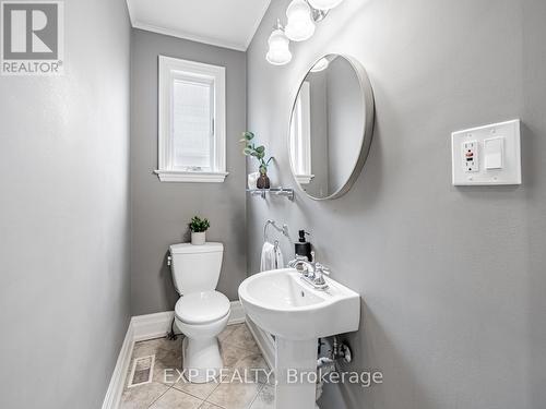 9 Humbercrest Pt, Toronto, ON - Indoor Photo Showing Bathroom