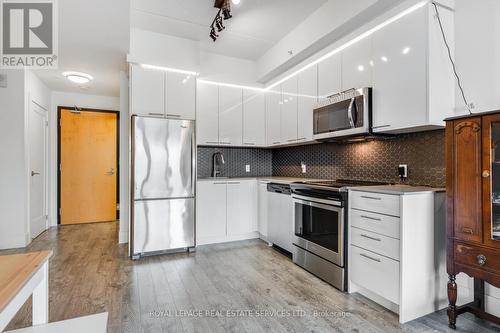 412 - 15 Prince Albert Boulevard, Kitchener, ON - Indoor Photo Showing Kitchen With Upgraded Kitchen