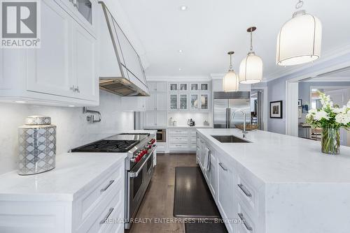 544 Gladwyne Crt, Mississauga, ON - Indoor Photo Showing Kitchen With Upgraded Kitchen