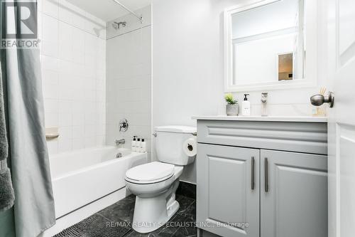 1105 - 325 Webb Drive, Mississauga, ON - Indoor Photo Showing Bathroom