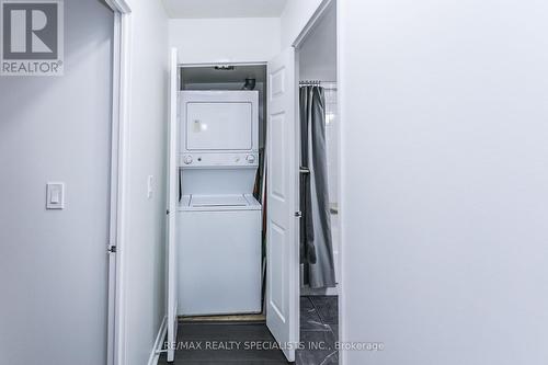 1105 - 325 Webb Drive, Mississauga, ON - Indoor Photo Showing Laundry Room