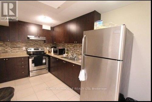 22 Long Branch Tr, Brampton, ON - Indoor Photo Showing Kitchen With Upgraded Kitchen
