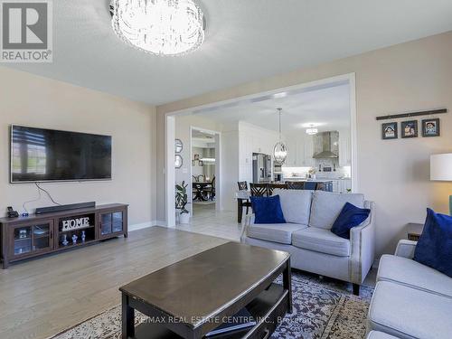 25 Smallwood Rd, Brampton, ON - Indoor Photo Showing Living Room