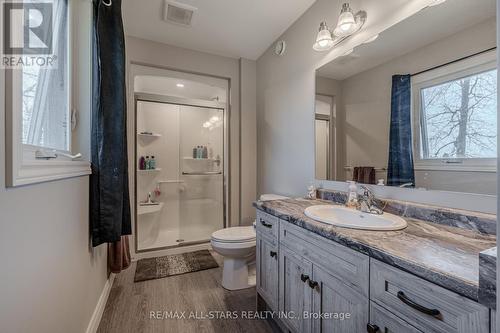16 Kenver St, Kawartha Lakes, ON - Indoor Photo Showing Bathroom
