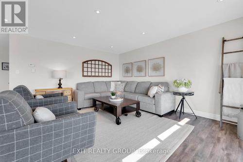 25 Meagan Lane, Quinte West, ON - Indoor Photo Showing Living Room