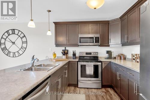 25 Meagan Lane, Quinte West, ON - Indoor Photo Showing Kitchen With Double Sink With Upgraded Kitchen