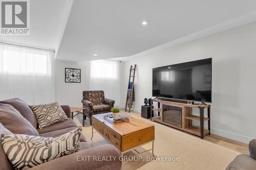 25 Meagan Lane, Quinte West, ON - Indoor Photo Showing Living Room