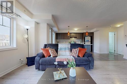 56 Artania Street, Oshawa, ON - Indoor Photo Showing Living Room