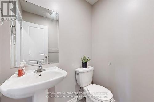 8 Louis Way, Scugog, ON - Indoor Photo Showing Bathroom