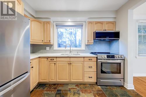 #Main -462 Springbank Cres, Burlington, ON - Indoor Photo Showing Kitchen With Double Sink