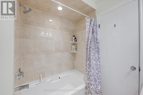 #Main -462 Springbank Cres, Burlington, ON - Indoor Photo Showing Bathroom