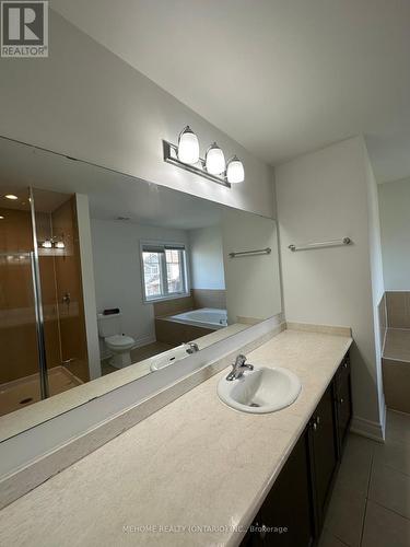 2380 Victoria Park St, Oshawa, ON - Indoor Photo Showing Bathroom