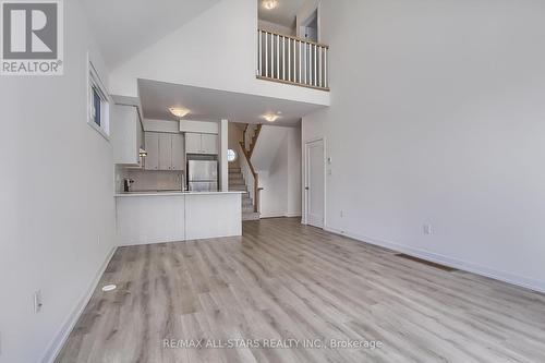 98 Lyall Stokes Circ, East Gwillimbury, ON - Indoor Photo Showing Kitchen