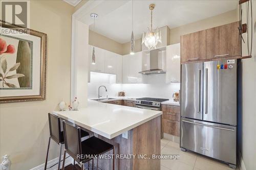 428 - 80 Burns Boulevard, King, ON - Indoor Photo Showing Kitchen With Upgraded Kitchen