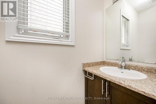 56 Walker Boulevard, New Tecumseth, ON - Indoor Photo Showing Bathroom