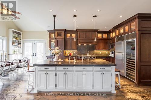 3591 Davis Dr, Whitchurch-Stouffville, ON - Indoor Photo Showing Kitchen With Upgraded Kitchen
