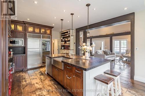 3591 Davis Dr, Whitchurch-Stouffville, ON - Indoor Photo Showing Kitchen With Upgraded Kitchen