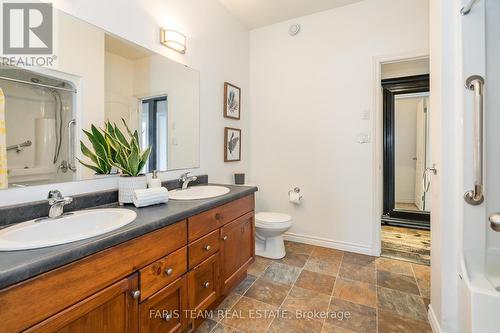 3591 Davis Dr, Whitchurch-Stouffville, ON - Indoor Photo Showing Bathroom