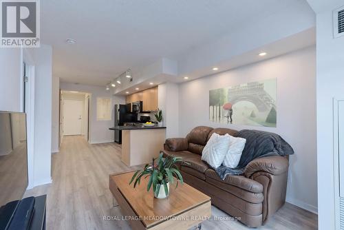 #503 -75 Dalhousie St, Toronto, ON - Indoor Photo Showing Living Room