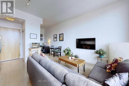 804 - 510 King Street E, Toronto, ON - Indoor Photo Showing Living Room