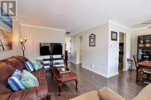 #56 -5005 Pinedale Ave, Burlington, ON - Indoor Photo Showing Living Room