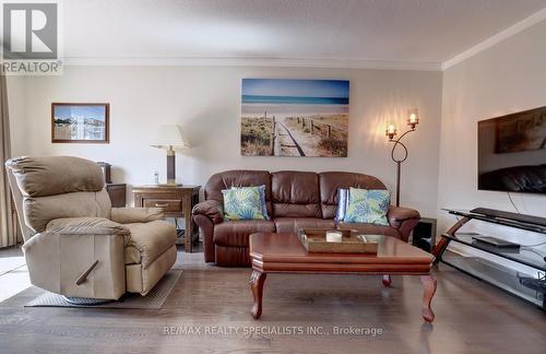 #56 -5005 Pinedale Ave, Burlington, ON - Indoor Photo Showing Living Room