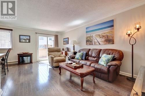 56 - 5005 Pinedale Avenue, Burlington, ON - Indoor Photo Showing Living Room
