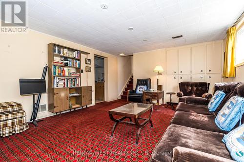 14 Whitelock Crescent, Toronto, ON - Indoor Photo Showing Living Room