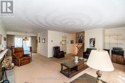 14 Whitelock Cres, Toronto, ON - Indoor Photo Showing Living Room