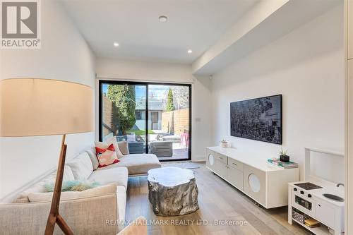 46 Borden Street, Toronto, ON - Indoor Photo Showing Living Room