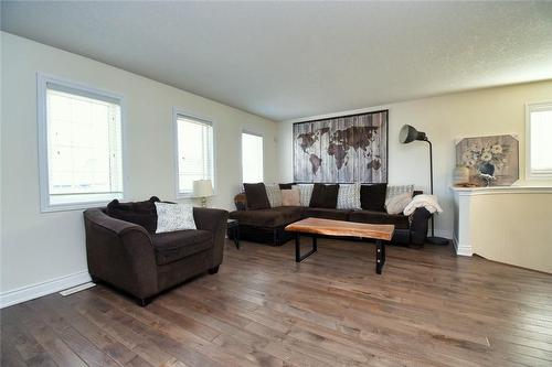 8 Powell Drive, Hamilton, ON - Indoor Photo Showing Living Room