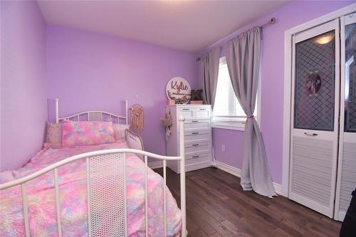 8 Powell Drive, Hamilton, ON - Indoor Photo Showing Bedroom