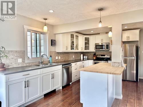 4055 Alfred Avenue, Smithers, BC - Indoor Photo Showing Kitchen With Double Sink With Upgraded Kitchen