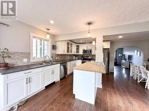 4055 Alfred Avenue, Smithers, BC - Indoor Photo Showing Kitchen With Double Sink