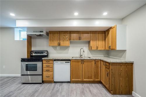 13 Frederick Avenue, Hamilton, ON - Indoor Photo Showing Kitchen