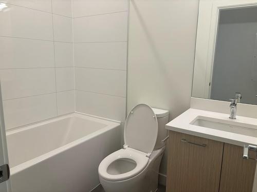 1Xx 10777 138 Street, Surrey, BC - Indoor Photo Showing Bathroom