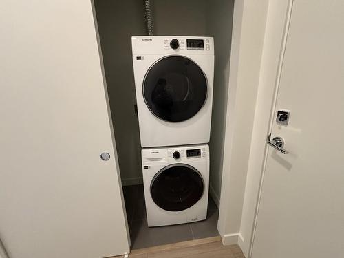 1Xx 10777 138 Street, Surrey, BC - Indoor Photo Showing Laundry Room