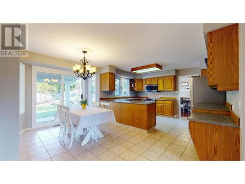 991 Cascade Place, Kelowna, BC - Indoor Photo Showing Kitchen