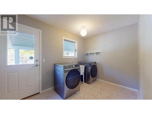 991 Cascade Place, Kelowna, BC - Indoor Photo Showing Laundry Room