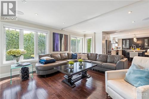 995 Belvedere Avenue, Rockland, ON - Indoor Photo Showing Living Room