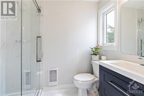 995 Belvedere Avenue, Rockland, ON - Indoor Photo Showing Bathroom
