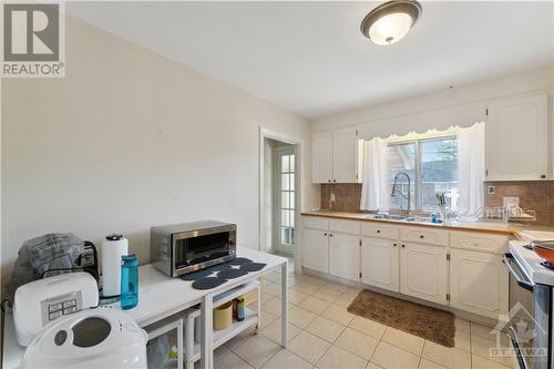 70 Canter Boulevard, Nepean, ON - Indoor Photo Showing Kitchen With Double Sink