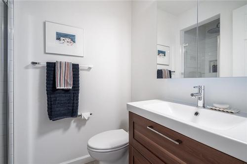 618 Barton Street|Unit #12, Stoney Creek, ON - Indoor Photo Showing Bathroom