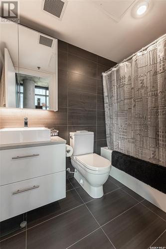 1103 490 2Nd Avenue S, Saskatoon, SK - Indoor Photo Showing Bathroom